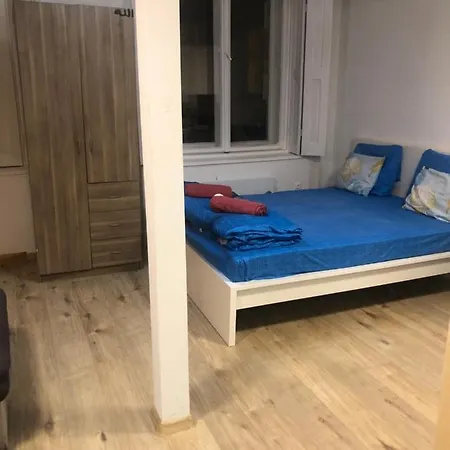 7dab Rotten 4b3 Contactless Self Check-in * Budapest